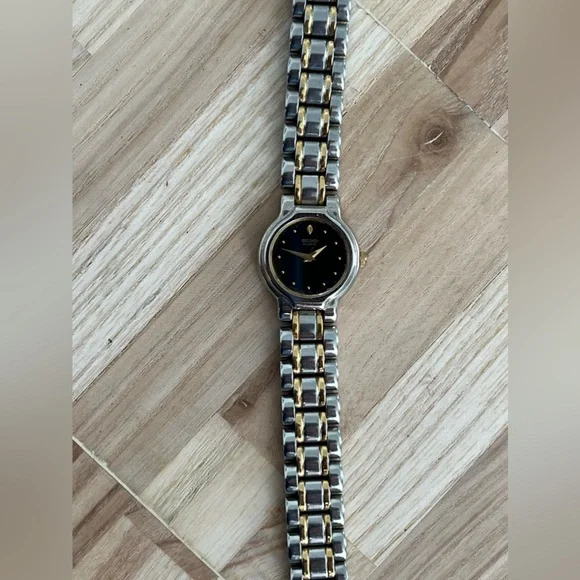 Seiko Ladies Watch Vintage Two Tone Bracelet Black Dial  display picture 1